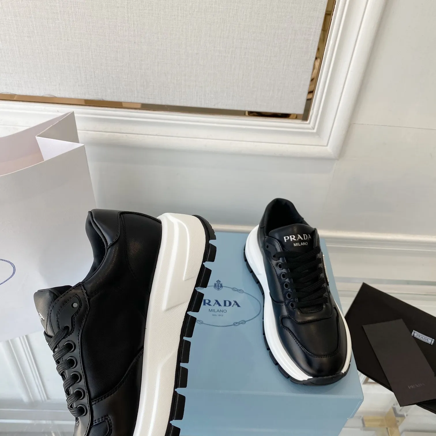 👟👟Ex-factory price 580👟👟 PRADA ²⁰²4 𝐬𝐬Prada’s new product comes with strength! ❣️Many Internet celebrities have the same style, fashionable and versatile nice items, original shoes are developed and purchased from Italian counters, and are reproduced 1:1 according to the original taste. This year’s theme is not to be defined, embodying texture through simplicity💛From thick-soled sneakers to zigzag short boots to 2024 flat shoes, everything reveals a sure-fire momentum...combining gentleness and handsomeness, the finishing touch for women❤️ The top-grade open-edge beaded cowhide with imported cowhide triangle logo is consistent with the original version, the wear-resistant and ultra-light two-color outsole, and the sheepskin lining are breathable and comfortable. ⚛Size: Women's 34-40 ⚛Size: Men's 39-45 Original packaging accessories. ⚛
